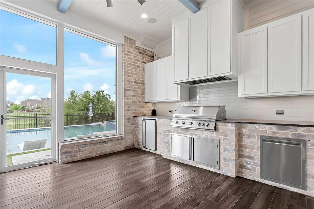 4431 Woodbine Lane
