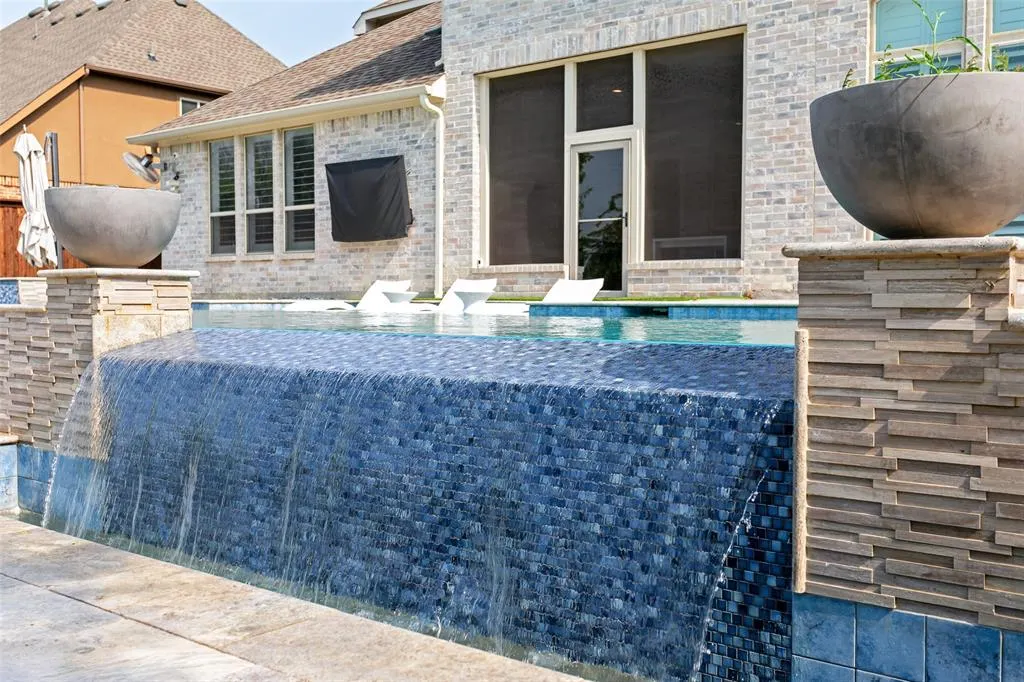 4431 Woodbine Lane
