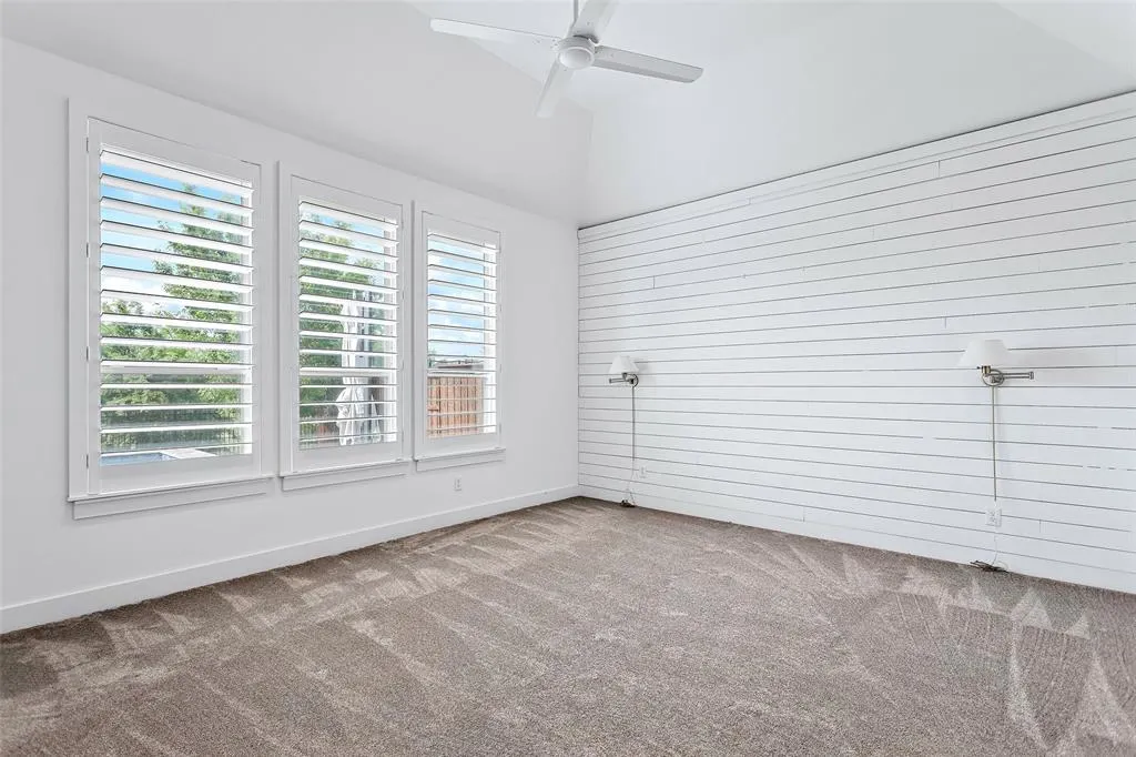 4431 Woodbine Lane