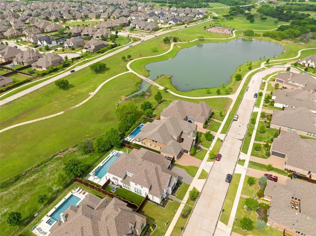 4431 Woodbine Lane