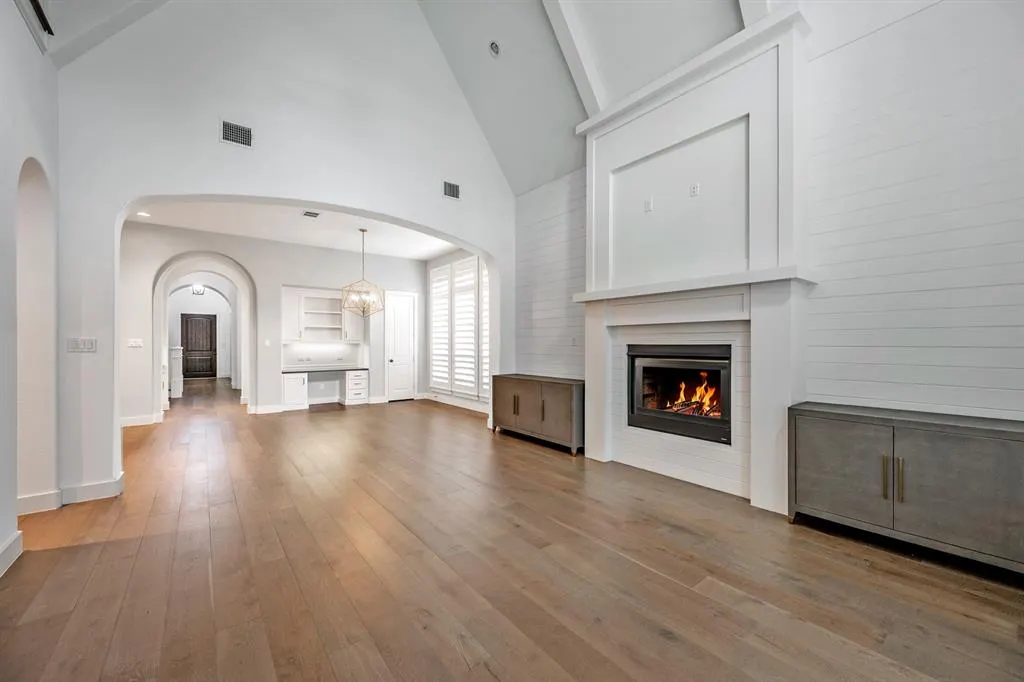 4431 Woodbine Lane