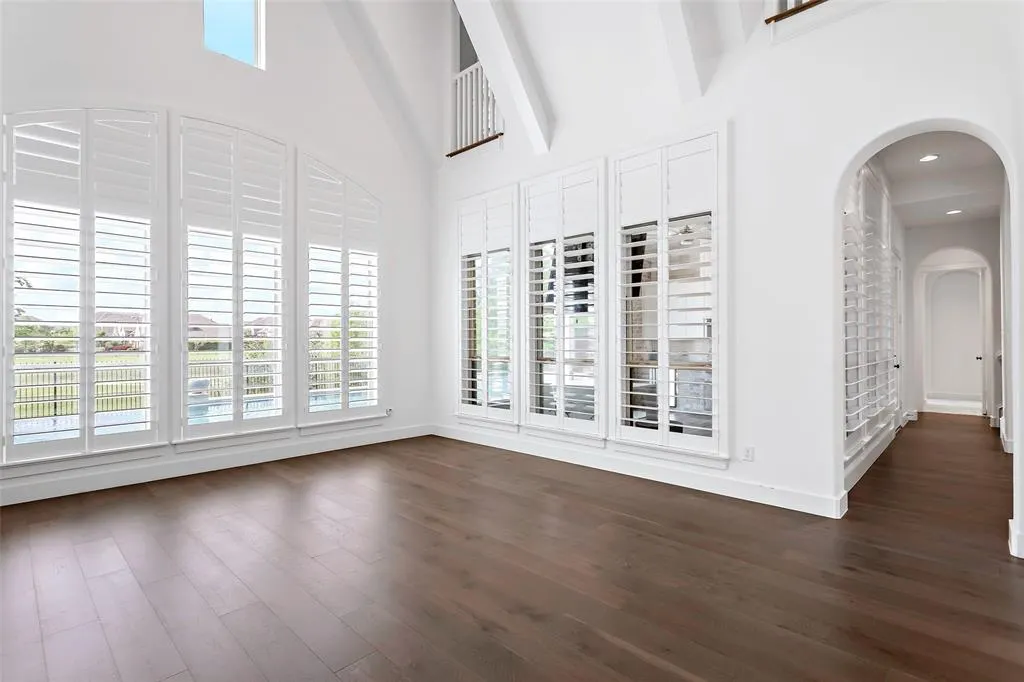 4431 Woodbine Lane