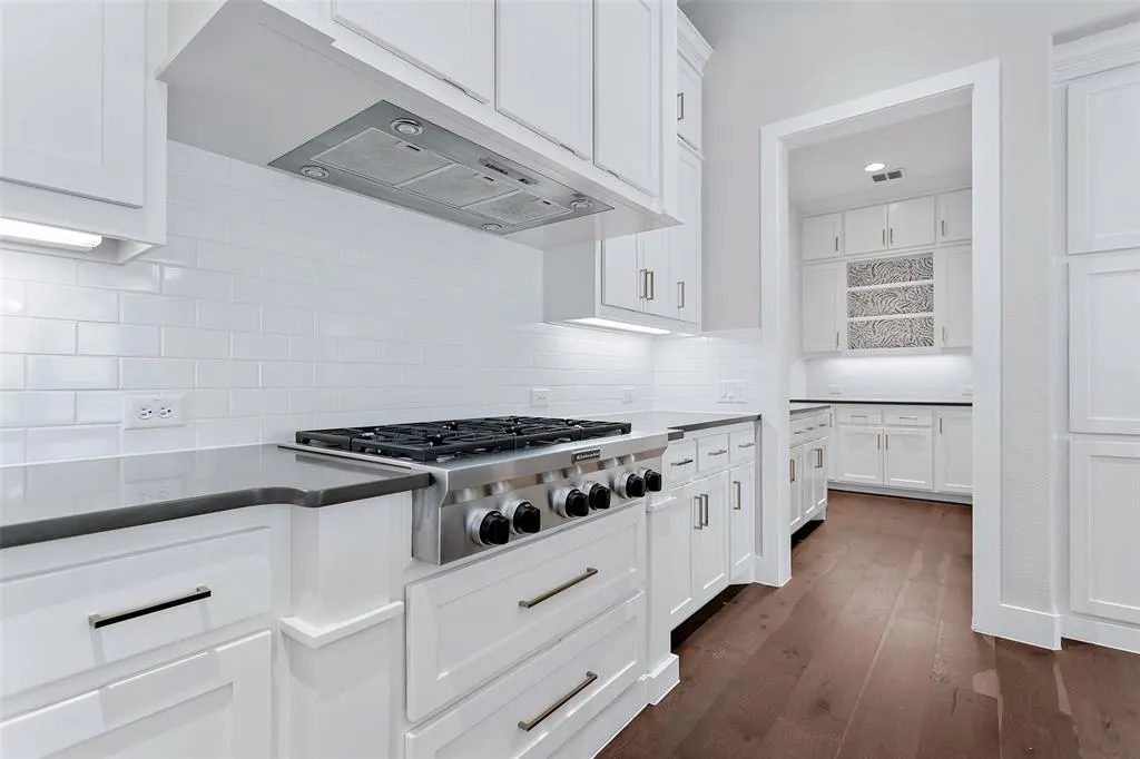 4431 Woodbine Lane
