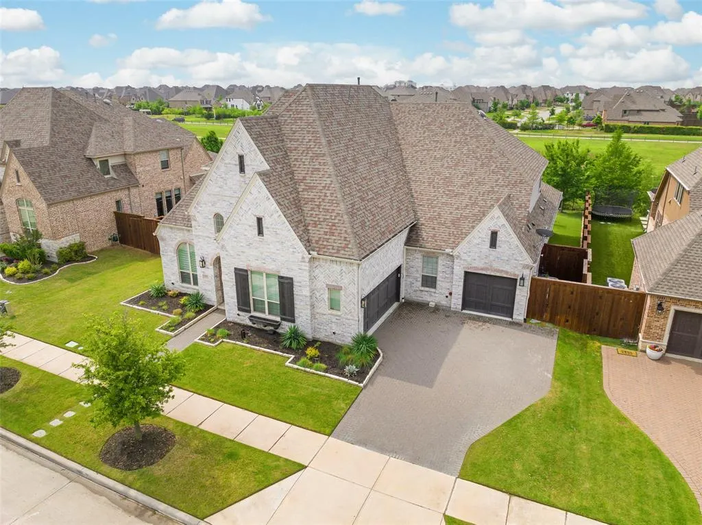 4431 Woodbine Lane