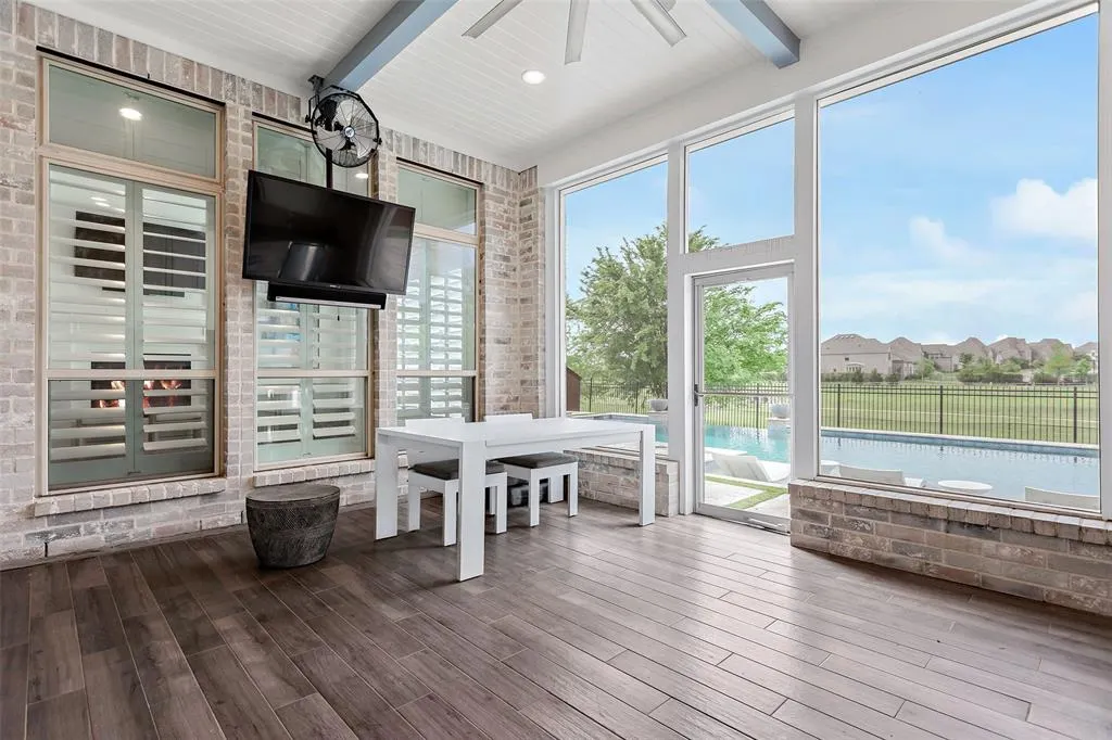 4431 Woodbine Lane
