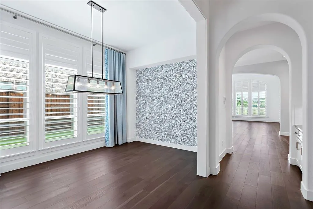 4431 Woodbine Lane
