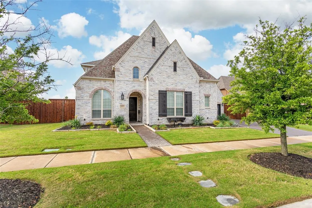4431 Woodbine Lane