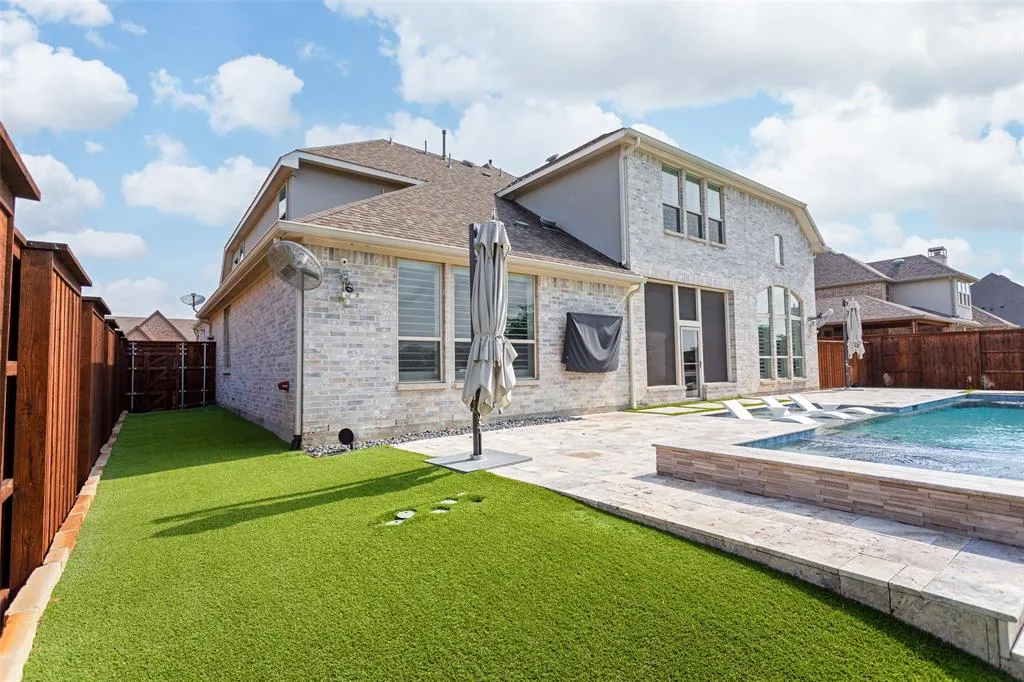 4431 Woodbine Lane