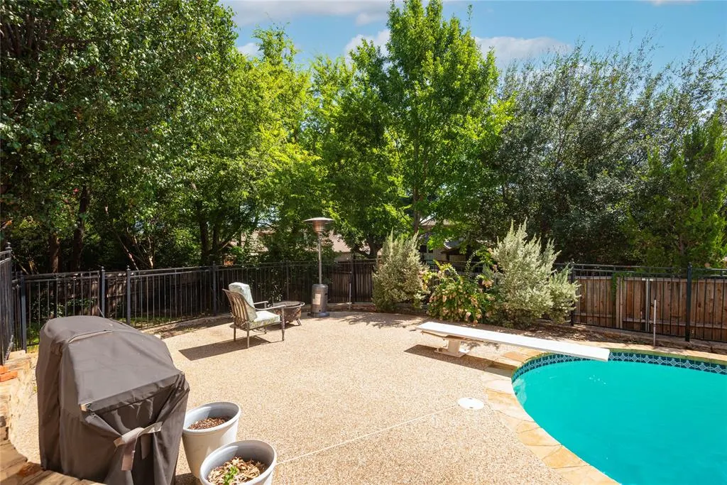 909 Hills Creek Drive