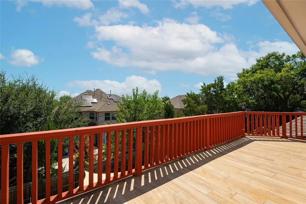 909 Hills Creek Drive