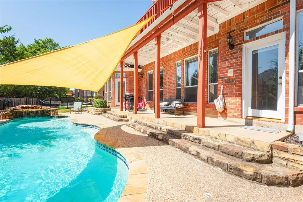 909 Hills Creek Drive