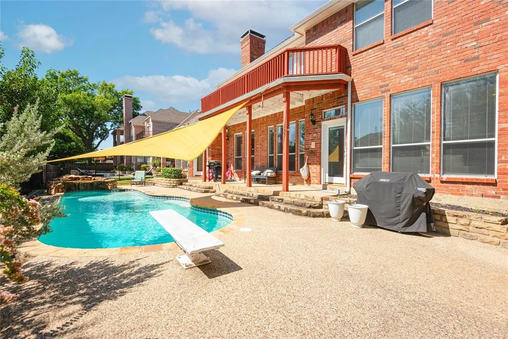 909 Hills Creek Drive