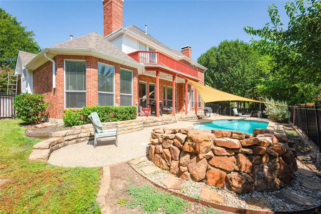 909 Hills Creek Drive