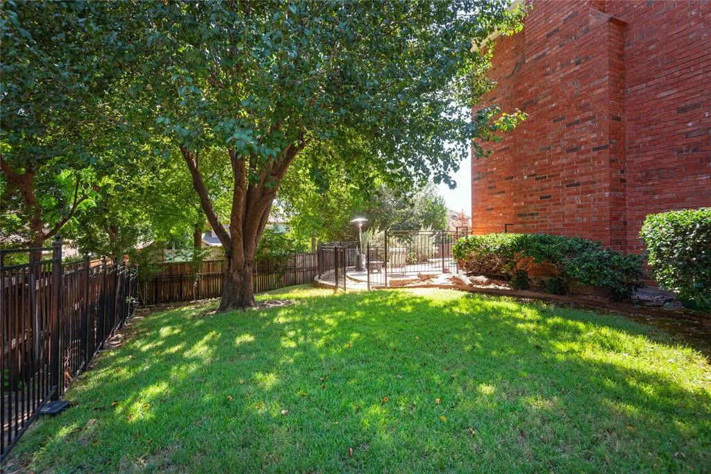 909 Hills Creek Drive