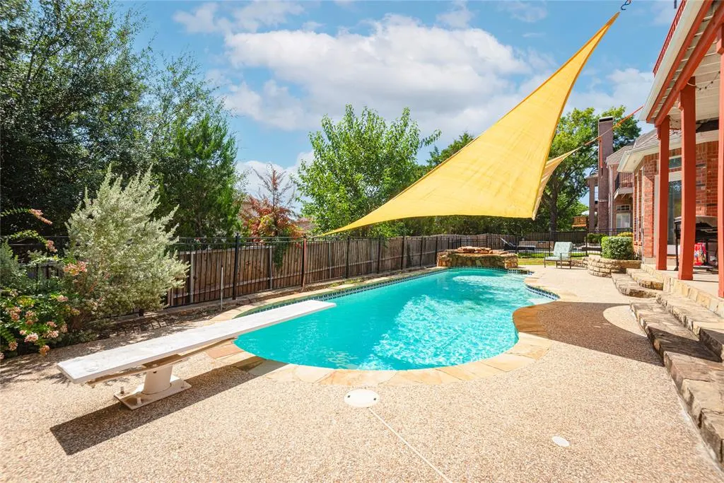 909 Hills Creek Drive