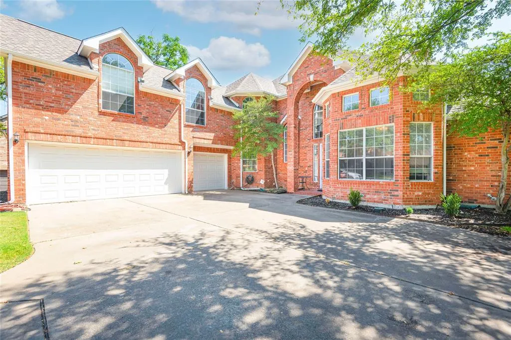 909 Hills Creek Drive