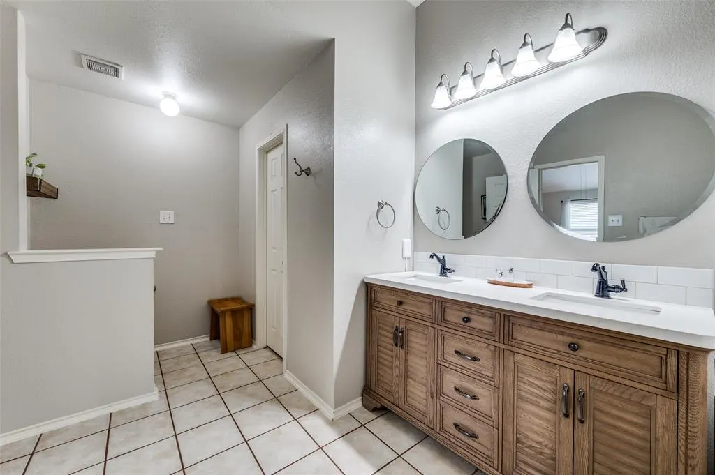 2820 Saddlebred Trail