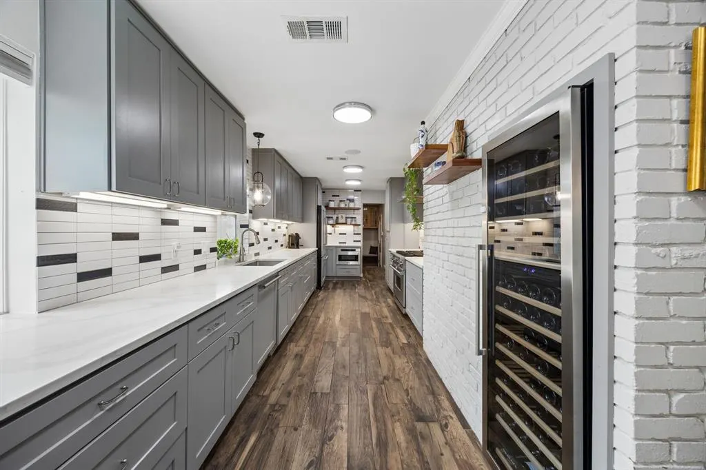 7711 La Avenida Drive