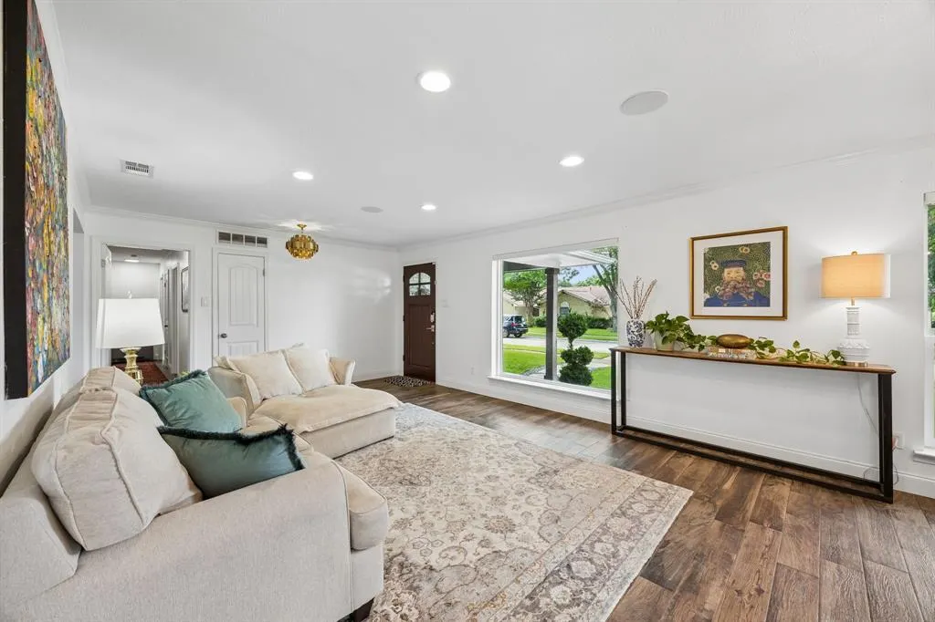 7711 La Avenida Drive