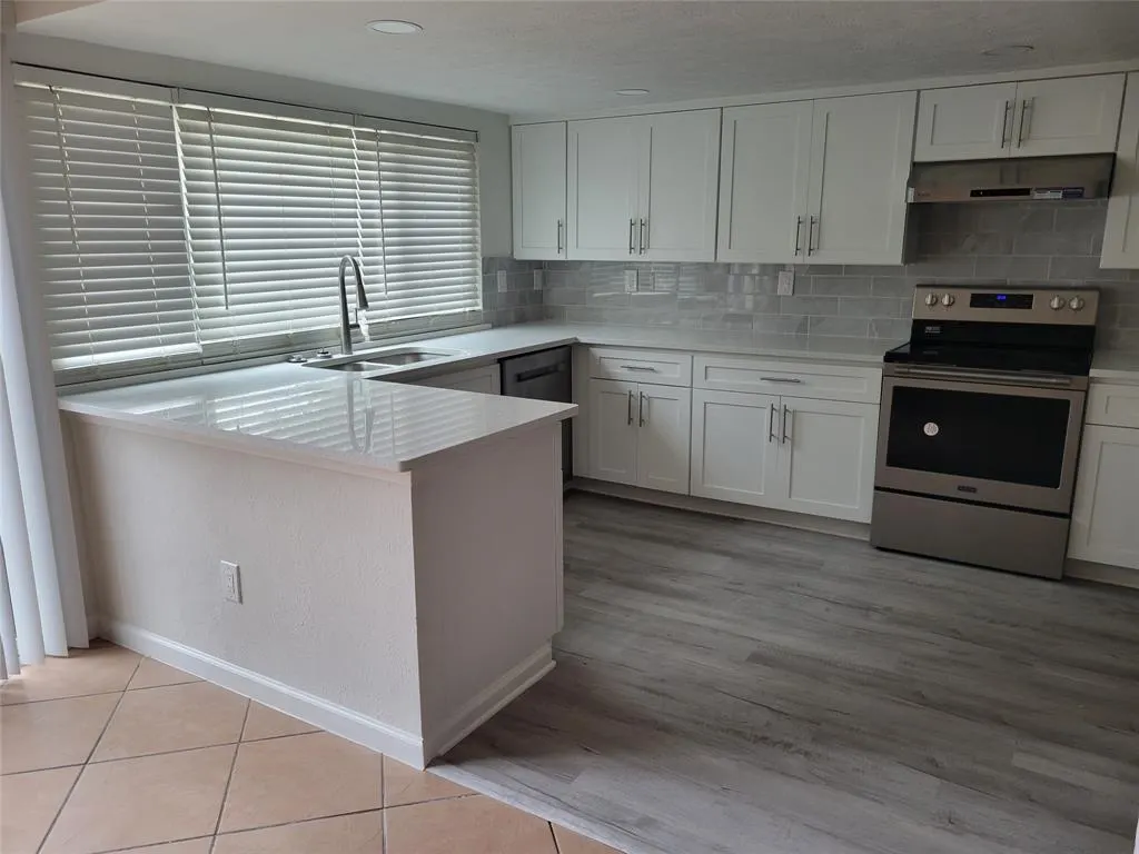 6520 Chinaberry Trail