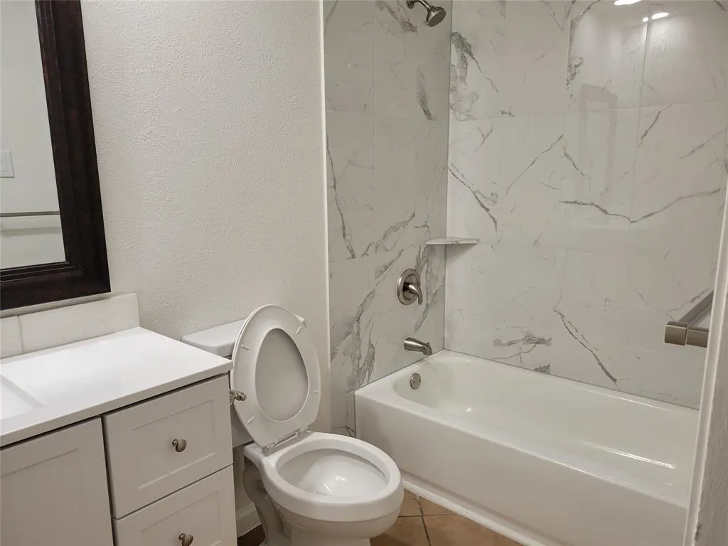 6520 Chinaberry Trail