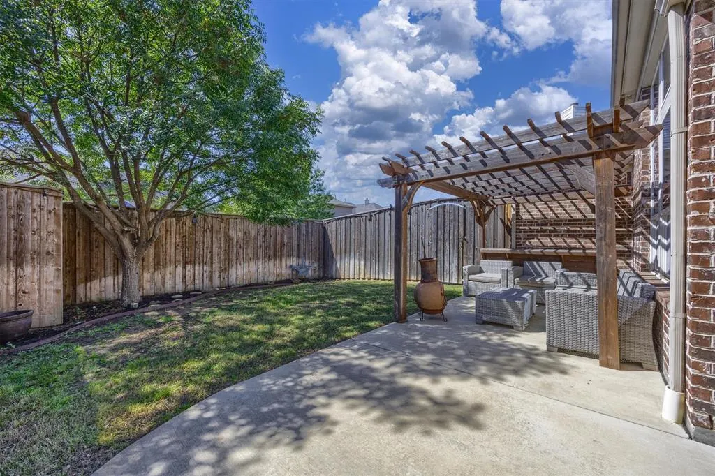 1111 Fossil Lake Drive
