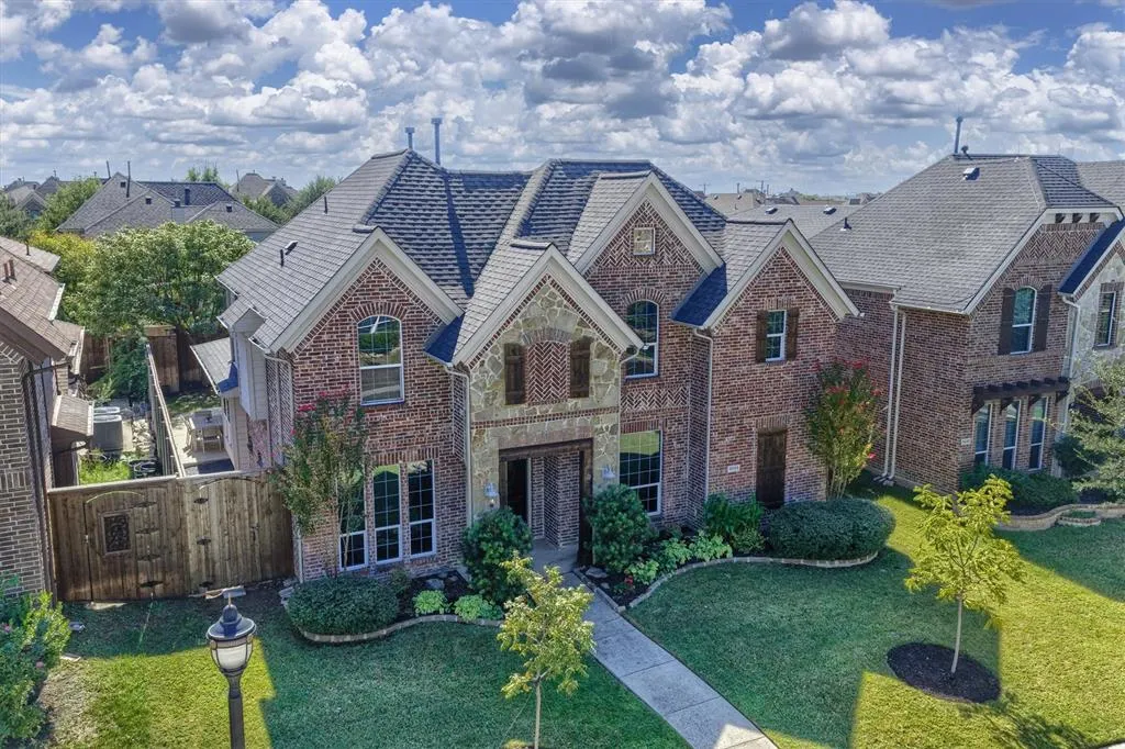 1111 Fossil Lake Drive