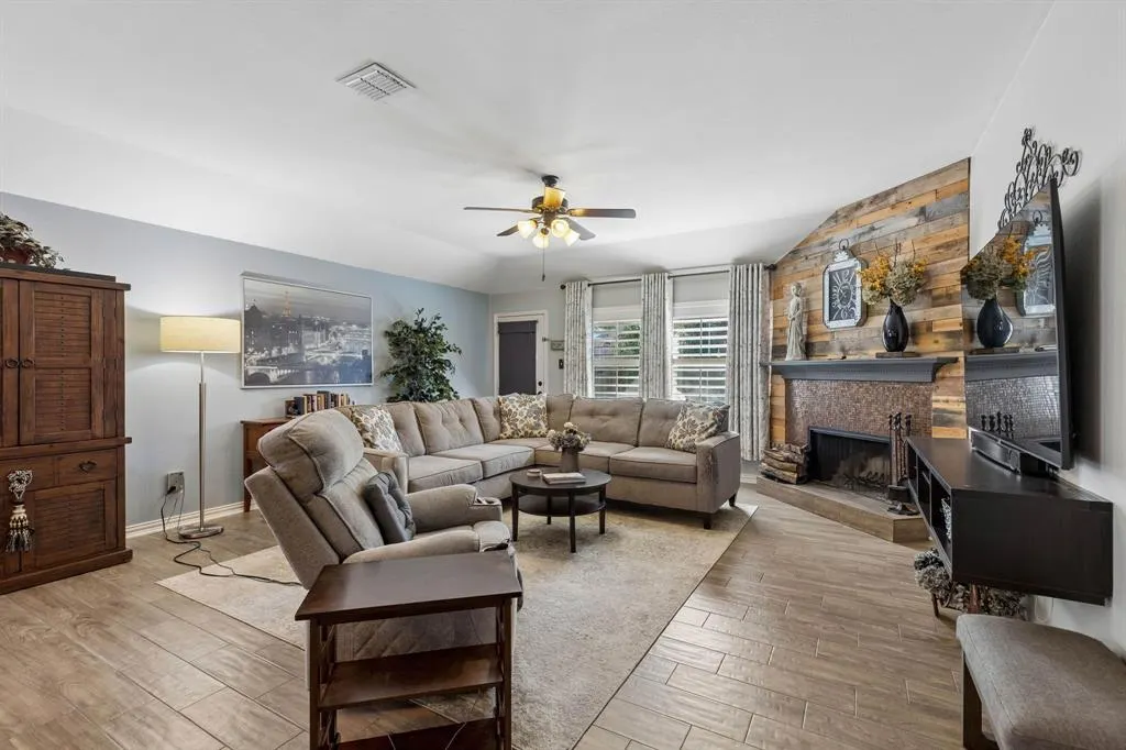 1118 Red Robin Drive