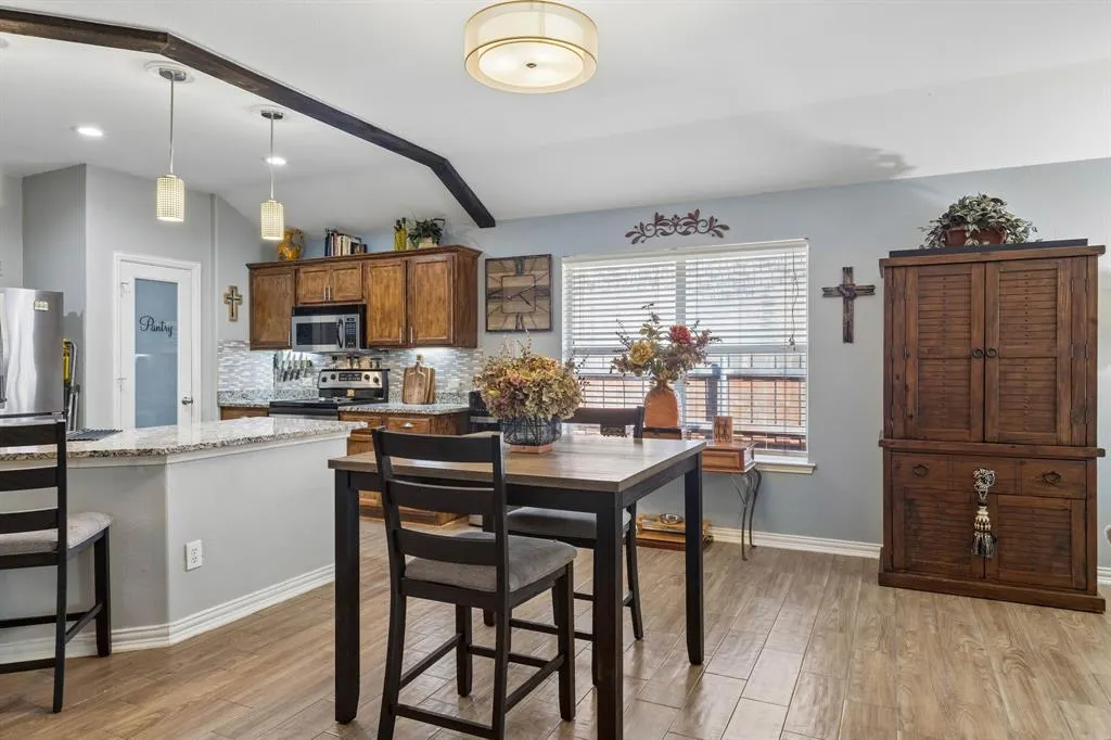 1118 Red Robin Drive