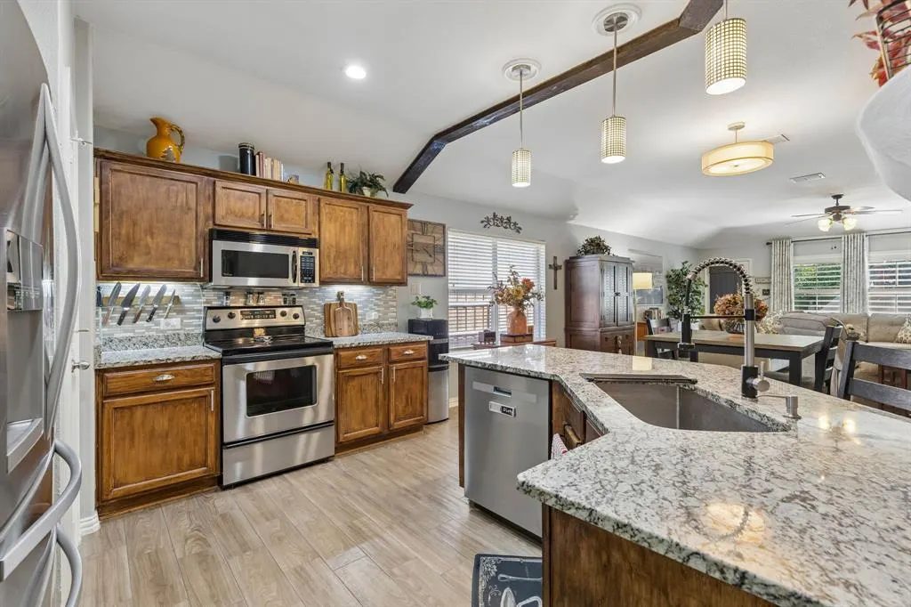 1118 Red Robin Drive