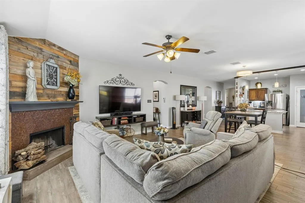 1118 Red Robin Drive