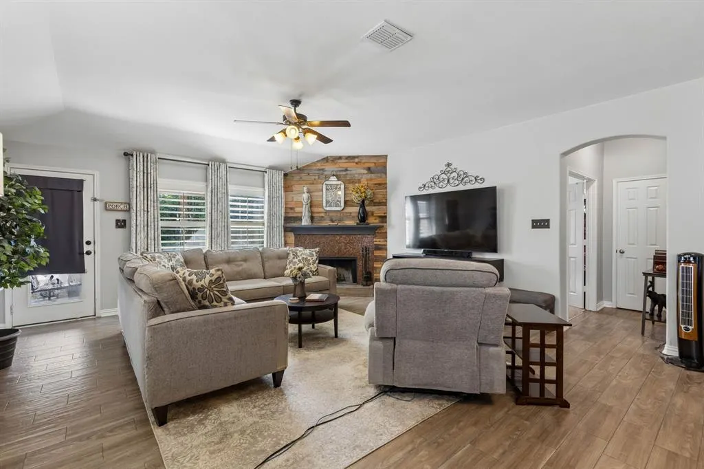 1118 Red Robin Drive