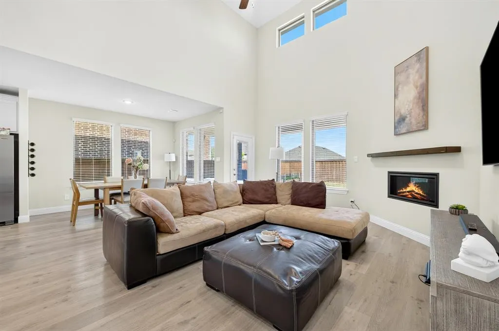 3829 Pearlwood Road