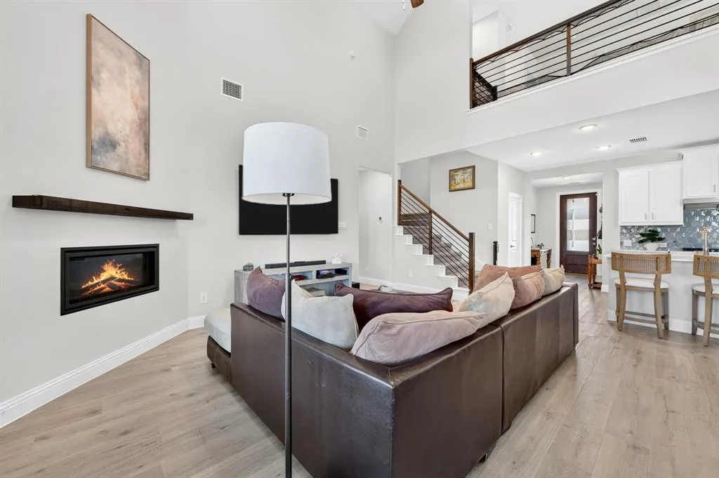 3829 Pearlwood Road