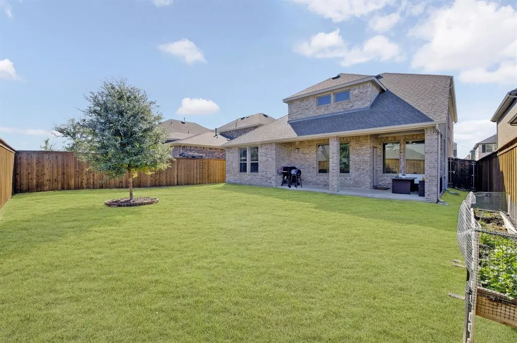 3829 Pearlwood Road