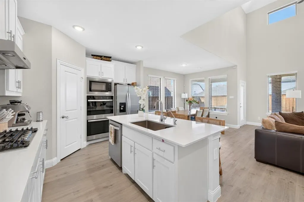 3829 Pearlwood Road