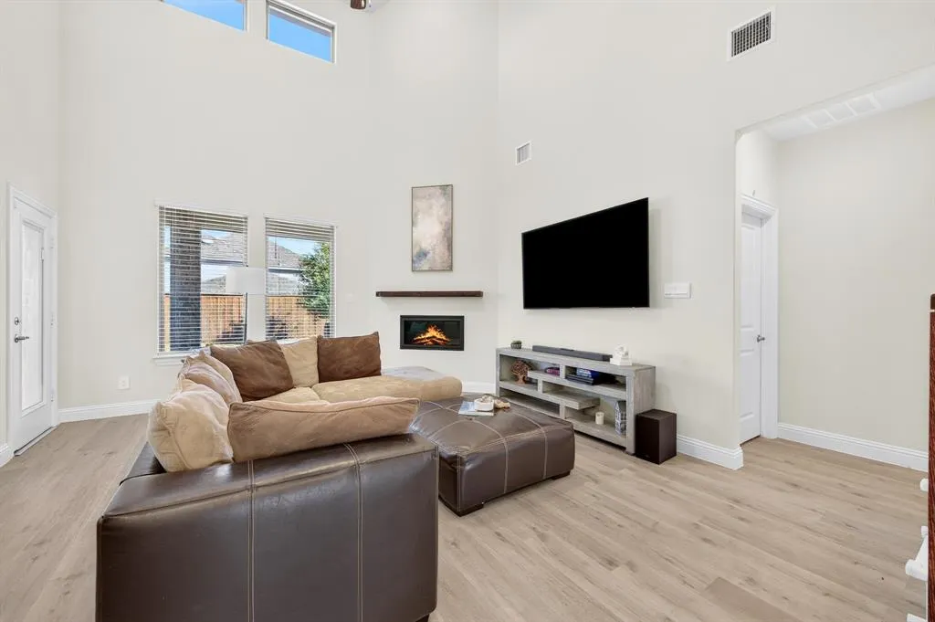 3829 Pearlwood Road