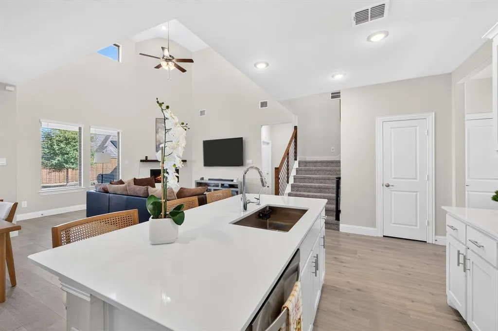 3829 Pearlwood Road