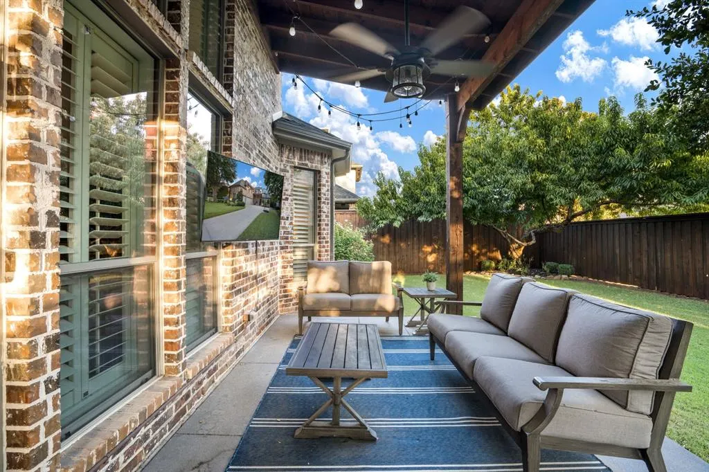 15605 Crown Cove Lane