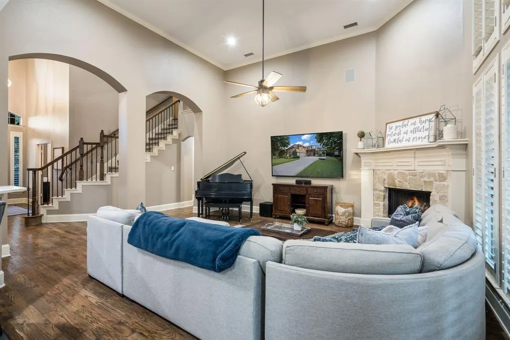 15605 Crown Cove Lane