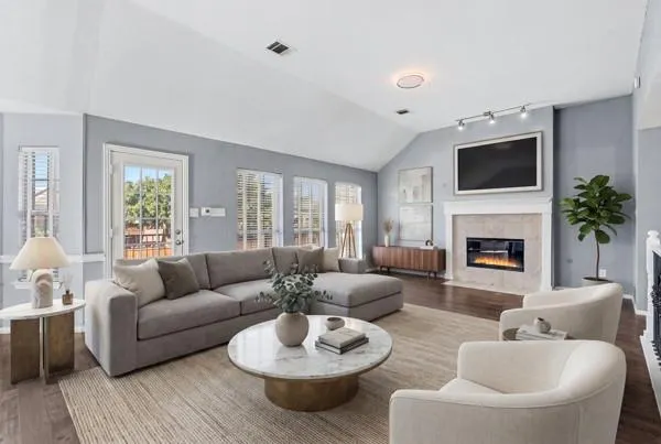220 Cove Drive