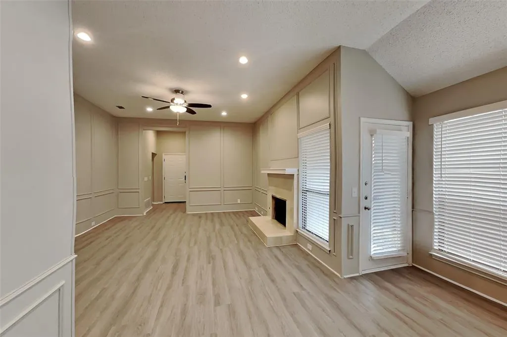 1100 Pin Oak Lane