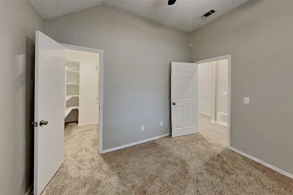 1100 Pin Oak Lane
