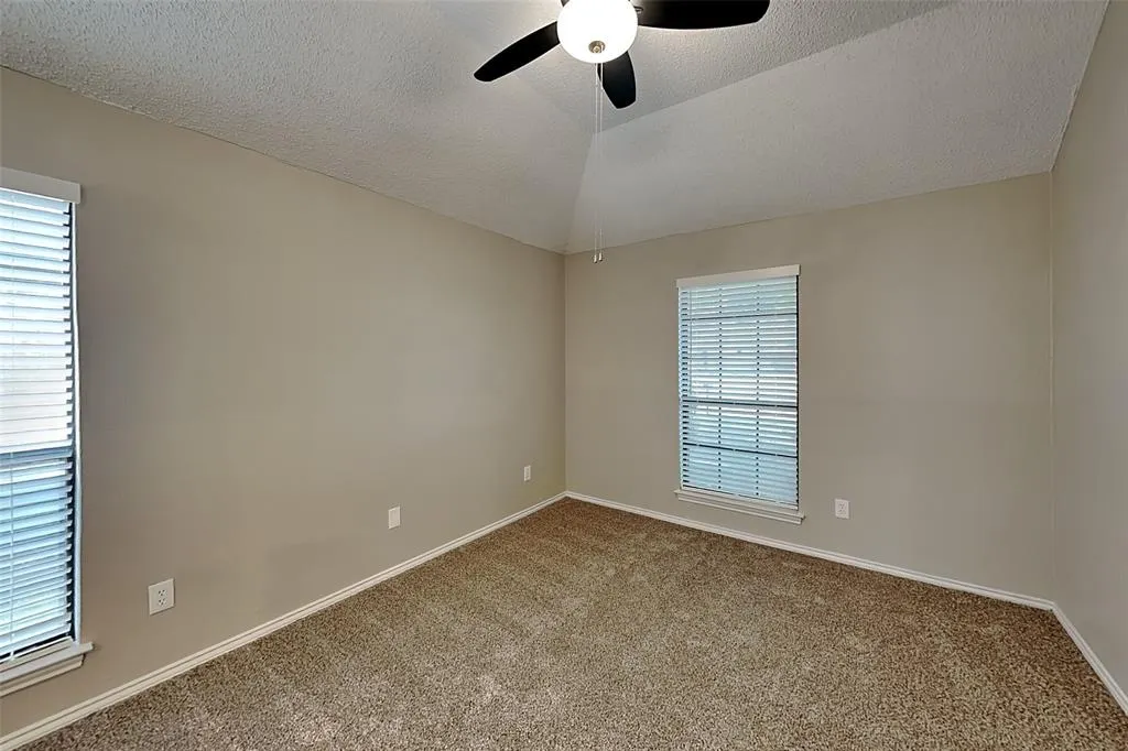 1100 Pin Oak Lane