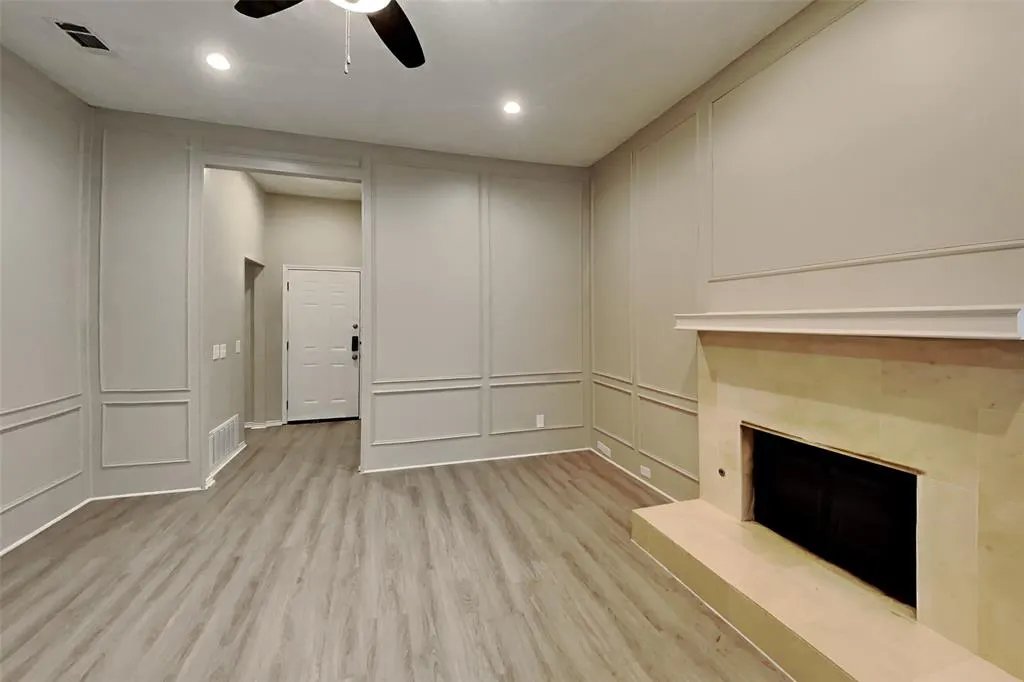 1100 Pin Oak Lane