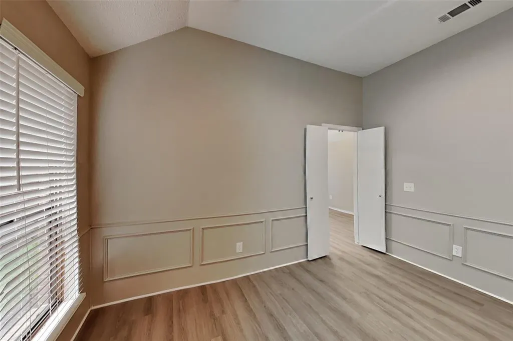 1100 Pin Oak Lane
