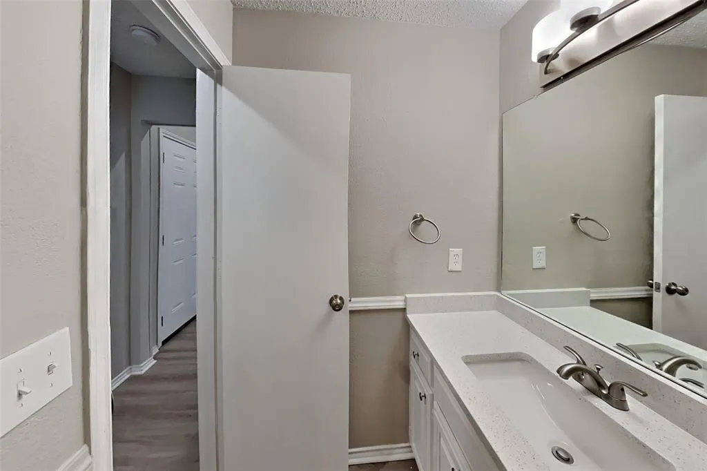 1100 Pin Oak Lane