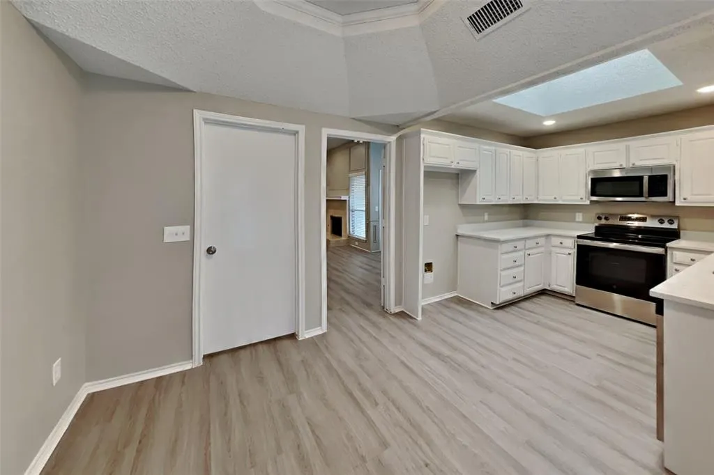 1100 Pin Oak Lane