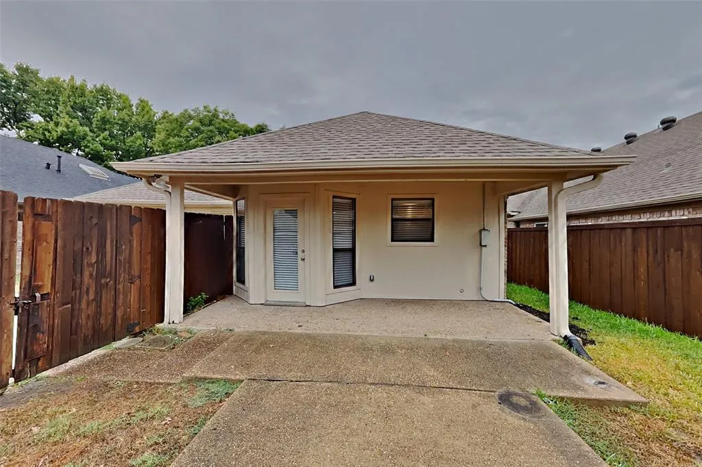 1100 Pin Oak Lane