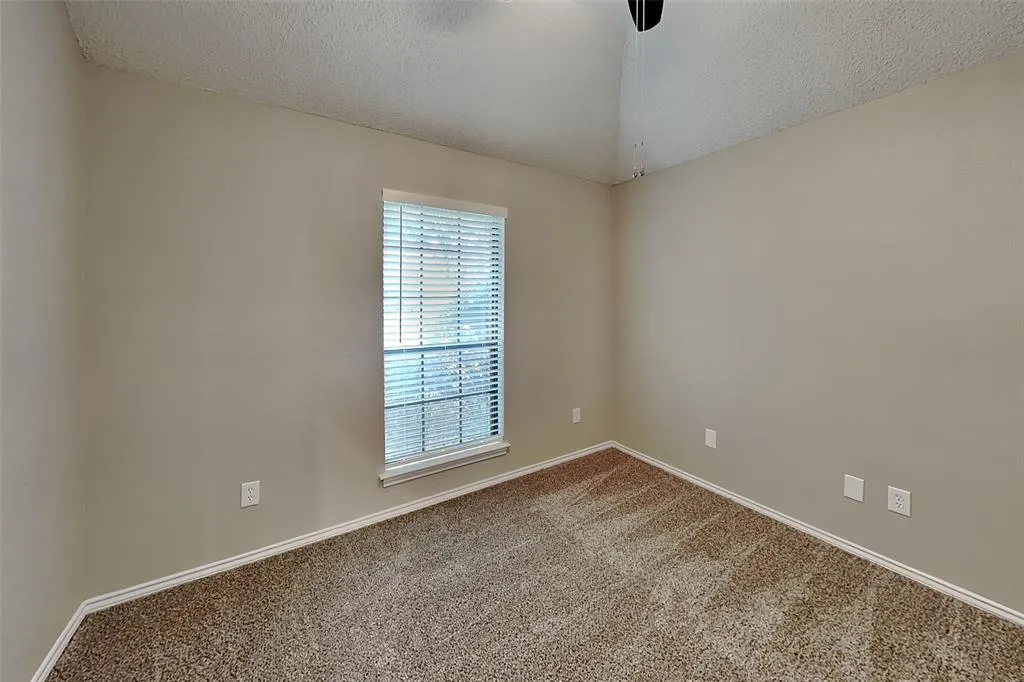 1100 Pin Oak Lane